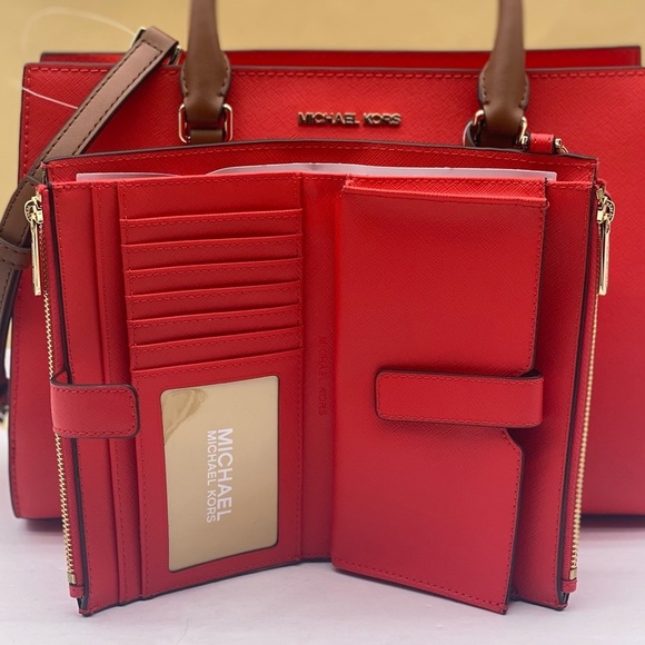 Michael Kors Large DoubleZip Wallet NWT
Wristlet Dark Sangria - Picture 2 of 10